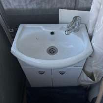 Раковина с тумбой, в Белогорске