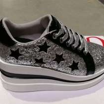 Сникеры, в Москве