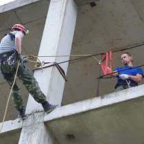 Команда промышленных альпинистов оказывает услуги, в Москве