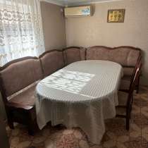 Уголок кухонный и 6 стульев 13500₽, в Армавире