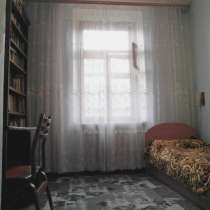 Комната в трёхкомнатной квартире, в Казани