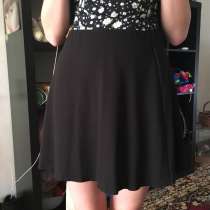 Женская юбка. Не разу не носила. Не тот размер. Размер L, в Санкт-Петербурге