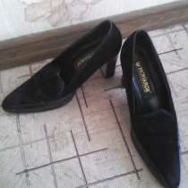 Две пары туфель на каблуке чёрного цвета.38 размера, в Самаре