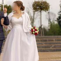 Свадебное платье 46 48. Шубка меховая, в Гусеве