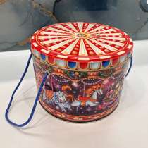 Новогодние жестяные банки, в Москве