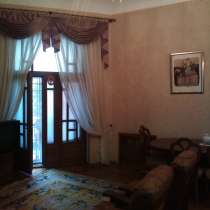 Продаю квартиру пл.170 кв. м. четыре комнаты в центре, в г.Одесса