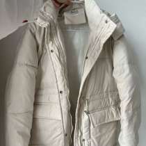 Куртка теплая молочная с резинкой на талии, в Москве