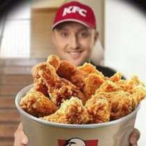 Сеть ресторанов KFC ищет курьеров для доставки еды, в Москве