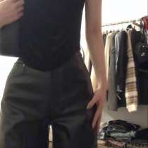 Продам ношенные брюки для девочки подростка 50-55кг, в Новосибирске