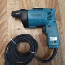 Сетевой шуруповерт makita 6822, в Москве