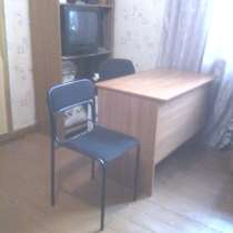 Стол письменный однотумбовый, стулья офисные, Аскона, в Златоусте