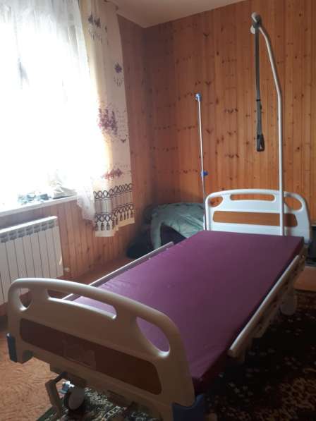 Кровать для лежачих больных с противопролежневым матрасом в Ейске