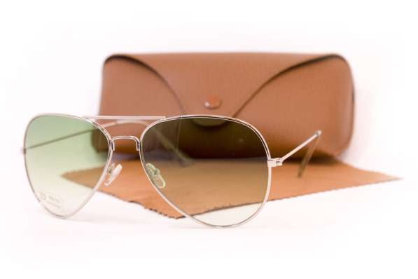Солнцезащитные очки авиатор с футляром женские и салфеткой в фото 4