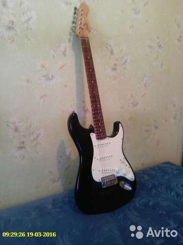 "Fender squier bullet strat tremolo HSS -RW - Black"