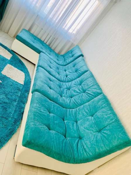 Продам диван с оттоманкой,в идеальном состоянии! Ткань бирюз в Красноярске фото 5