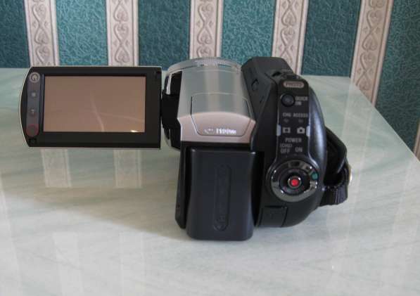 Продам цифровую видеокамеру Sony DCR-SR45 в 