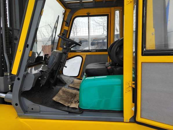 Вилочный погрузчик Komatsu FD70-7 в Омске фото 12