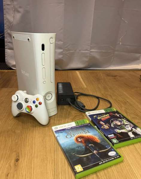 Xbox 360 со всеми проводами