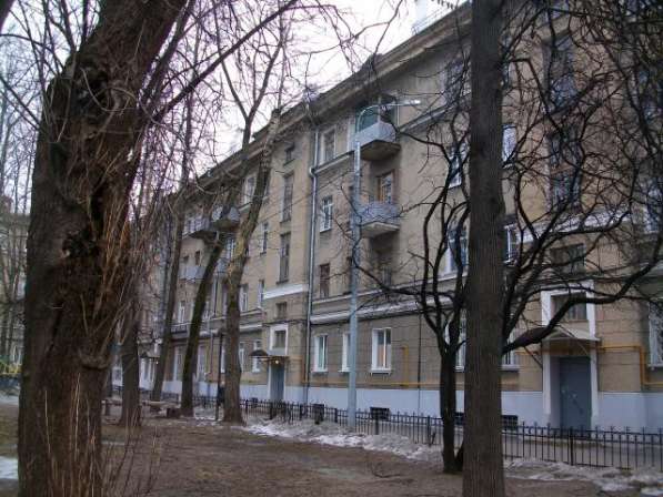 Продам четырехкомнатную квартиру в Москве. Этаж 3. Дом кирпичный. Есть балкон. в Москве