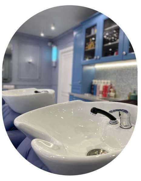 Требуется парикмахер колорист в Иркутске фото 5