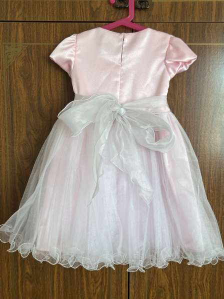 Продается платье нарядное для девочки в отличном состоянии в Тихорецке