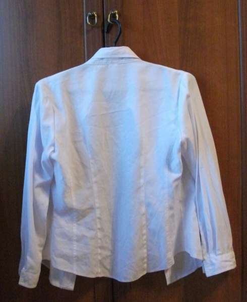 Две белых рубашки из хлопка. Размер 40–42 (XS) в Александрове