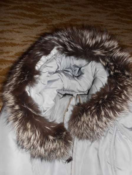Зимнее пальто на натуральном меху серое Пуховик в фото 4