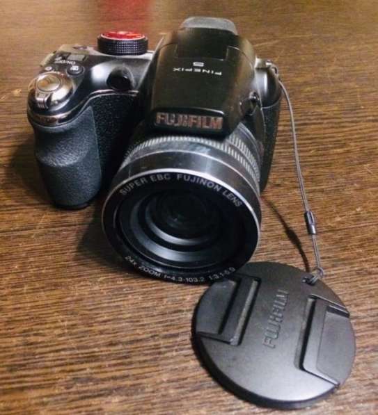 Цифровой фотоаппарат Fujifilm FinePix S4200