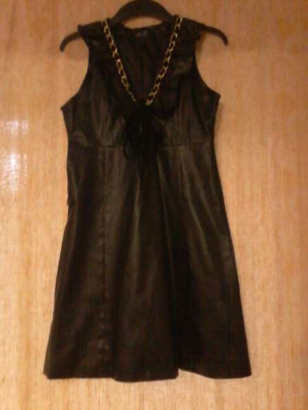 Дёшево продам красивое чёрное платье(кожзам) в хорошем сост! в фото 3