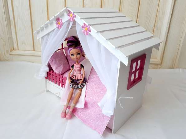 Кровать-домик для куклы. Лучшая игрушка в подарок девочке