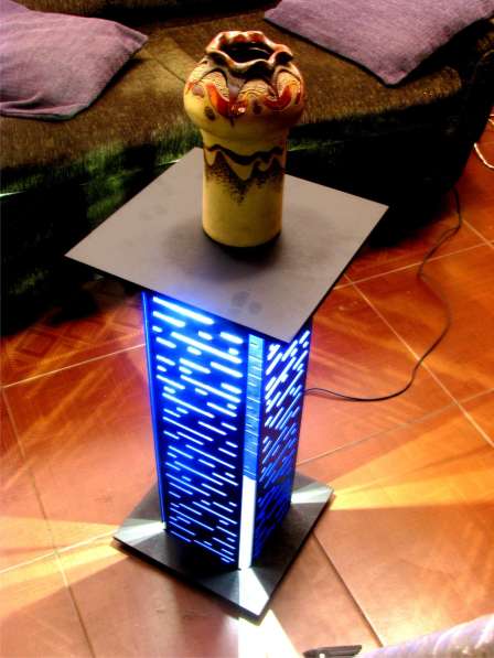 Стол - светильник светодиодный в фото 3