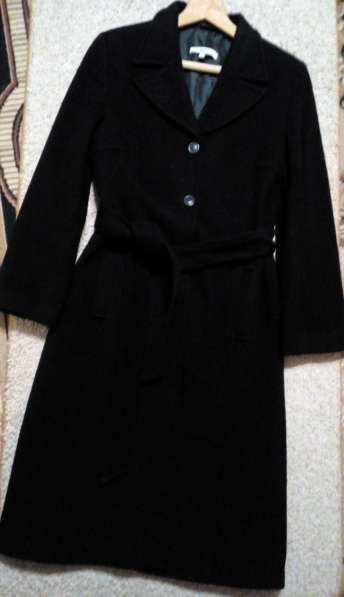 Стильное элегантное пальто черного цвета в составе шерсть в фото 5