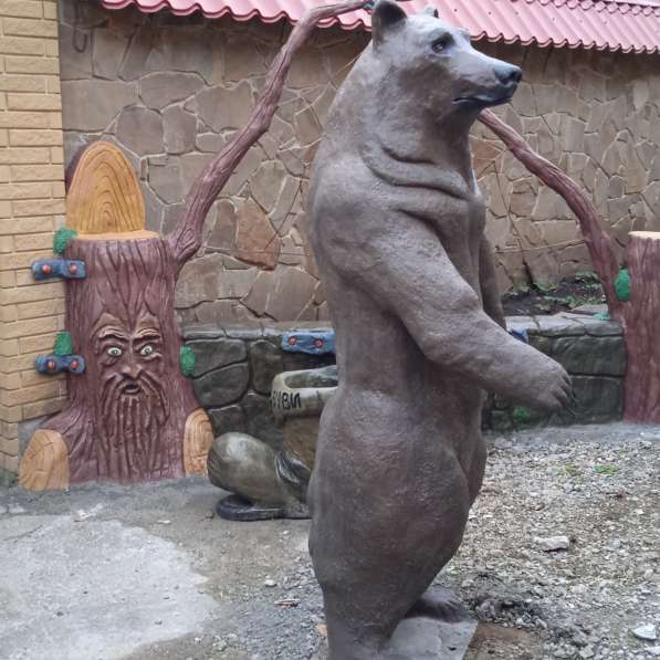 Скульптура медведя в 