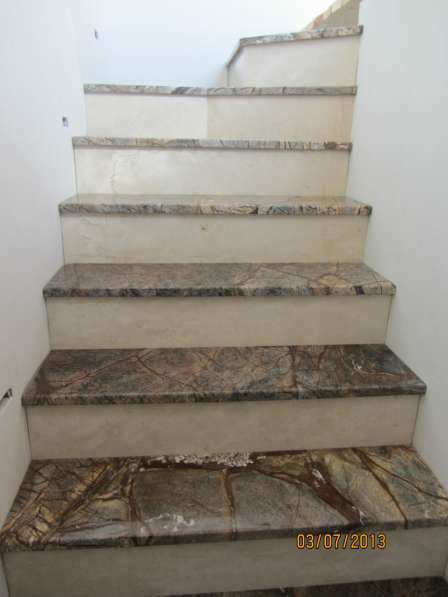 Лестницы из натурального камня мрамора и гранита в Дмитрове