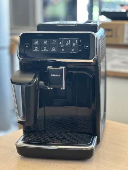 Кофемашина Philips EP3241 Series 3200 LatteGo, Новая