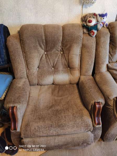Продам угловой диван и кресло в Ярославле