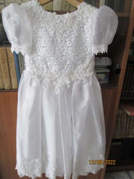 Праздничное белое платье для девочки