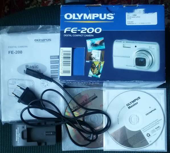 Цифровая фотокамера OLYMPUS FE-200, б. у как новая в фото 3