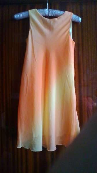 Платье оранжево-жёлтое