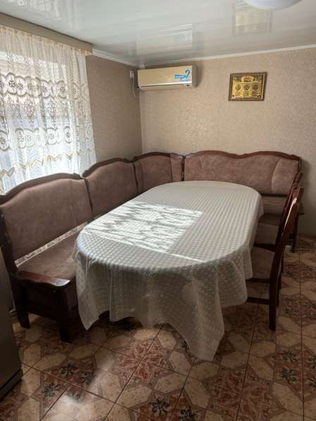 Уголок кухонный и 6 стульев 13500₽