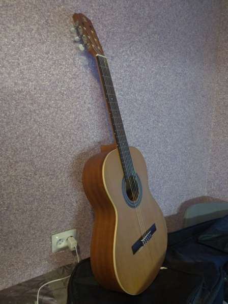 Классическая гитара Alhambra в Санкт-Петербурге