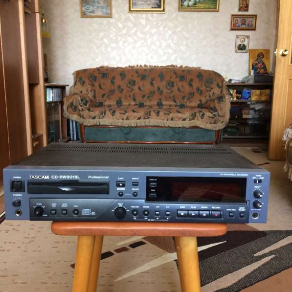 Профессиональный рекордер Tascam CD-RW901SL-обмен