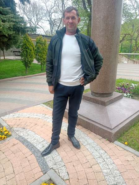 Anatoli, 42 года, хочет пообщаться
