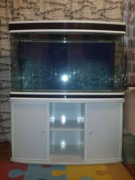 Продаю новый аквариум с тумбой с подсветкой