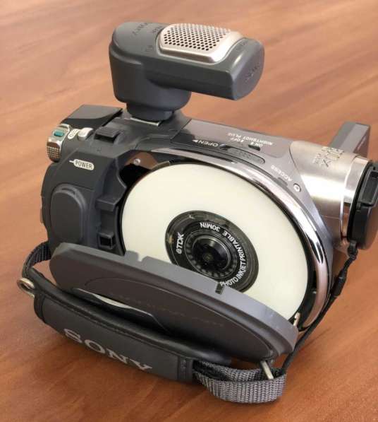Sony DCR-DVD305E - цифровая видеокамера + доп. аккумулятор в Екатеринбурге фото 3