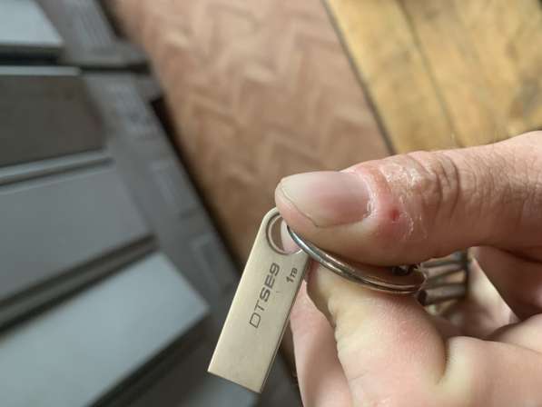 Продам флешку внешний накопитель на 1 тб