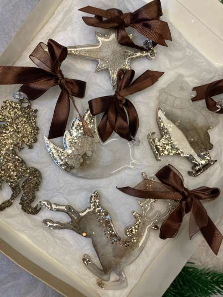 Ёлочные игрушки из эпоксидной смолы в Томске