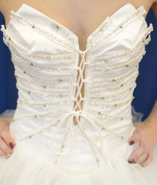 Озорное пышное свадебное платье