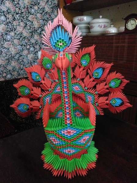 Павлин разноцветный из 3 d модульного оригами