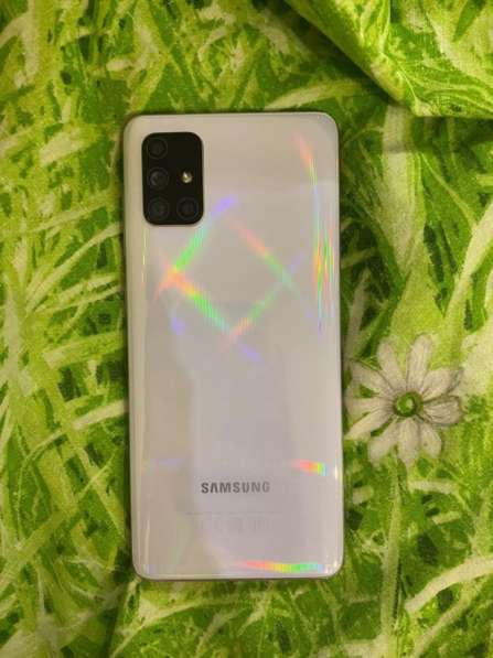 Продам Samsung Galaxy A71 128GB белый в Корсакове
